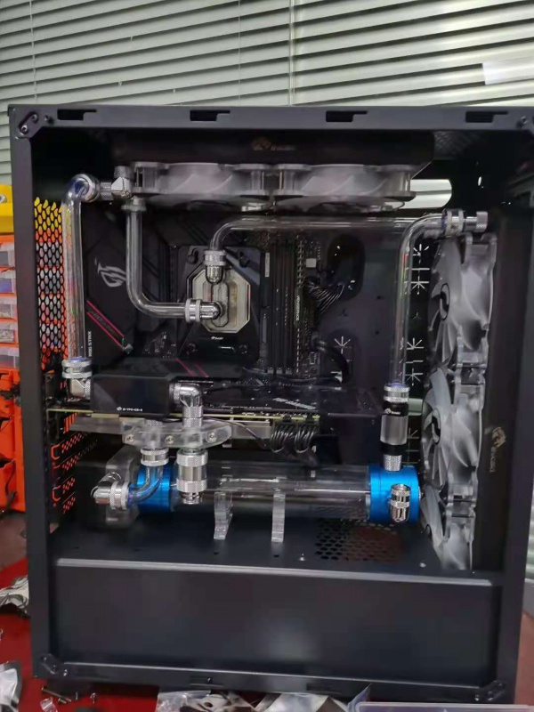 分体式水冷系统电脑主机
